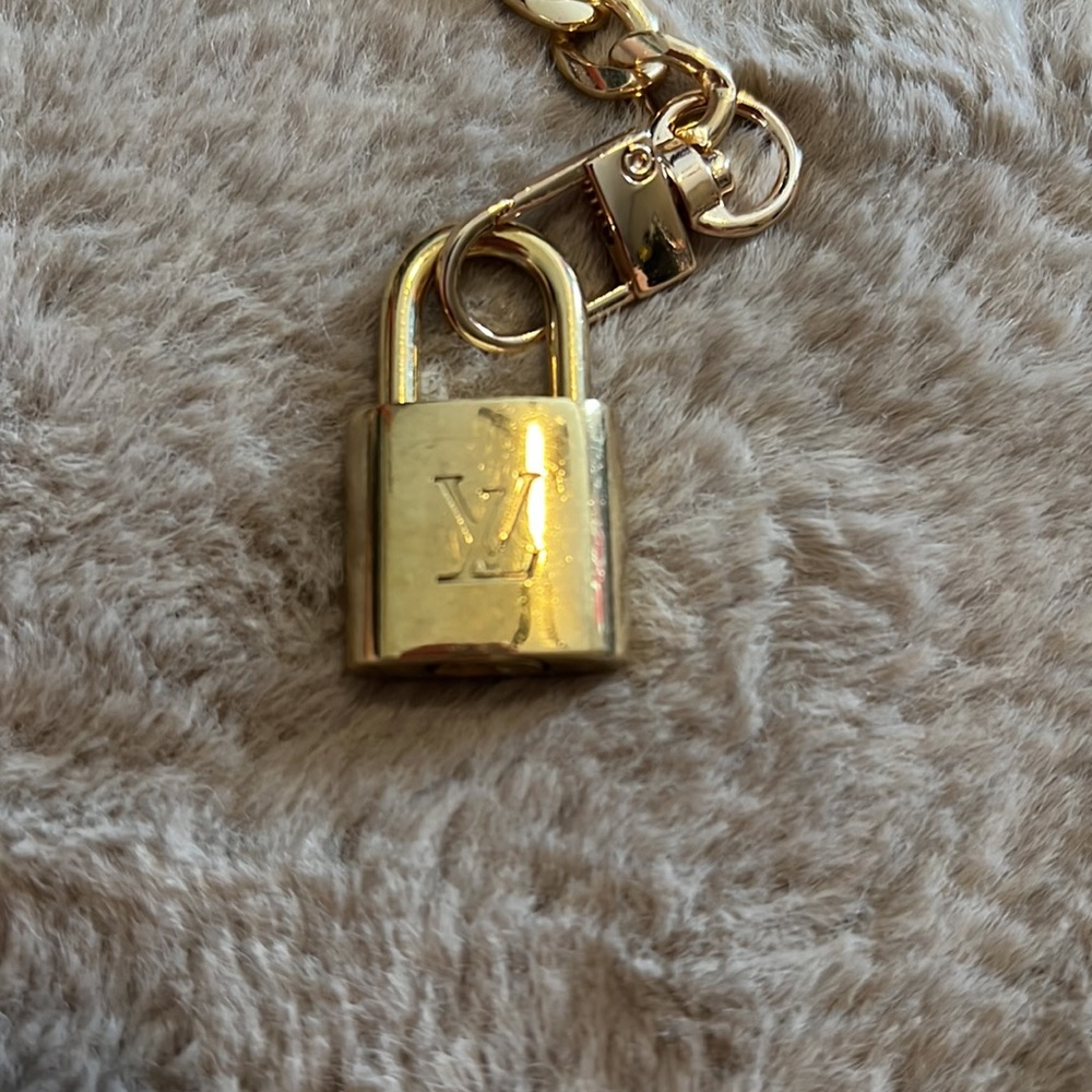 LV lock & key # 317 comes W/ 2 unbranded chain in a gift box Price Is Firm - Picture 11 of 12